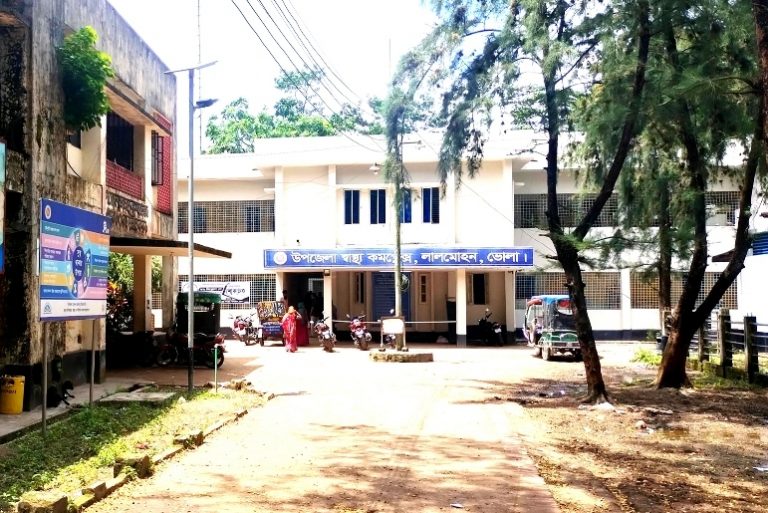 সেবাপ্রত্যাশী মানুষের সংখ্যা বেড়েছে লালমোহন উপজেলা স্বাস্থ্য কমপ্লেক্সে