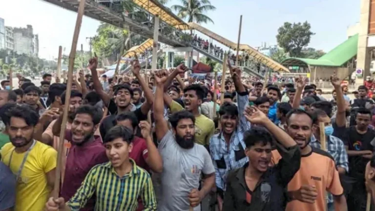 ঘোষিত মজুরি প্রত্যাখ্যান, প্রতিবাদে শ্রমিকদের সমাবেশের ডাক