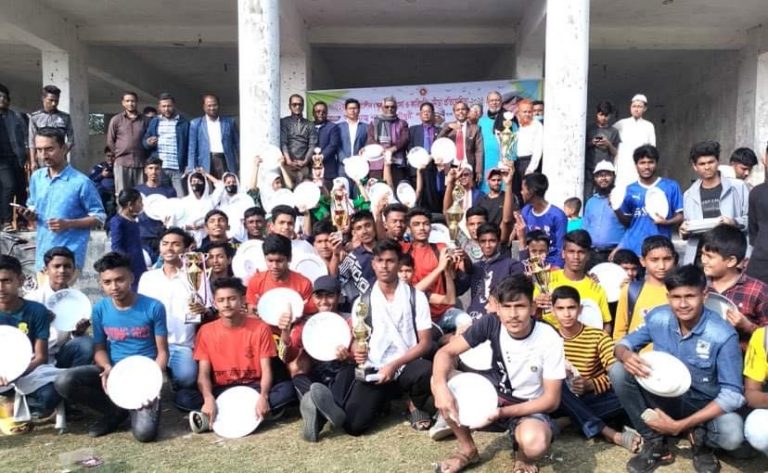 লালমোহনে ক্রীড়া প্রতিযোগিতায় বিজয়ীদের মাঝে পুরস্কার বিতরণ, সর্বোচ্চ অর্জন আশ্রাফ নগর মাধ্যমিক বিদ্যালয়