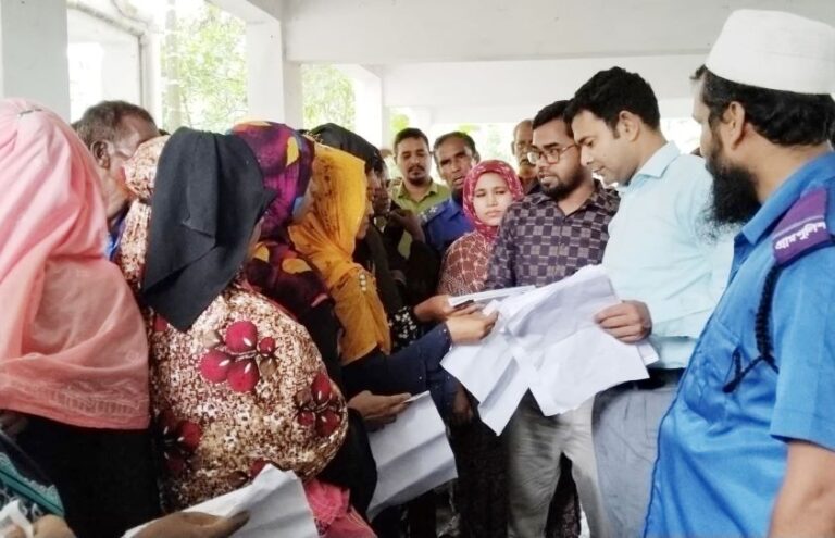 লালমোহনে স্বচ্ছতা নিশ্চিতে ভিডব্লিউবি’র উপকারভোগী যাচাই-বাচাই