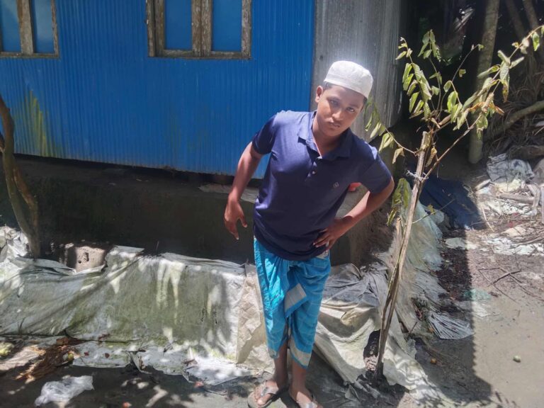 লালমোহনের তামজিদ বিত্তশালীদের সহায়তায় বাঁচতে চায়