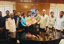 বিপিকেএফ ঢাকা বিভাগে সিনিয়র সহ-সভাপতি মো. শাহাদাত হোসেনকে টাঙ্গাইল পৌরসভার ফুলেল শুভেচ্ছা