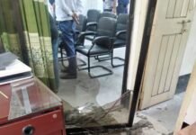 টাঙ্গাইলের গোপালপুরে নির্বাচন অফিসে হামলা ও ভাংচুর, অফিসারসহ আহত ৩ জন