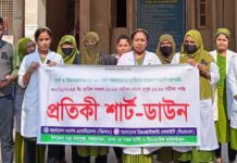 লালমোহন হাসপাতালে ৮ দফা দাবিতে নার্সদের প্রতিকী শাট-ডাউন