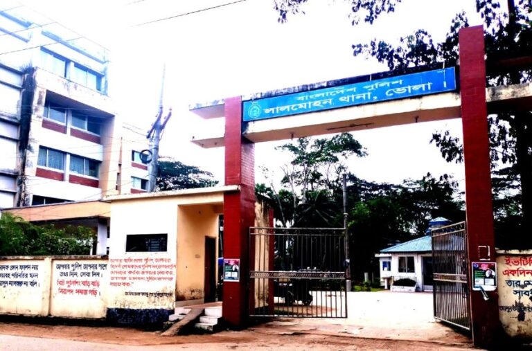 লালমোহনে আইনশৃঙ্খলার চরম অবনতি, আতঙ্কে সাধারণ মানুষ!