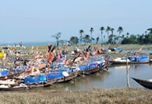 মাছ ধরার নিষেধাজ্ঞায় লালমোহনে প্রায় ২৭ হাজার জেলে কর্মহীন