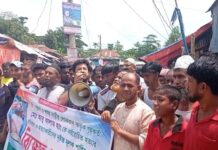 লালমোহনে কালাম হত্যার বিচারের দাবিতে মানববন্ধন : খুনিদের ফাঁসির দাবি