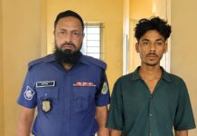 লালমোহনের বদরপুরেআসামী ধরতে যাওয়া পুলিশের উপর হামলা