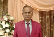 সময় না দিয়ে প্রধান শিক্ষকের কাছ থেকে কেড়ে নেওয়া হলো চাবি, ক্ষুদ্ধ অভিভাবকরা