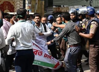 ইসলামী ব্যাংকের প্রধান অফিসের সামনে সংঘর্ষ, অনেকে আহত