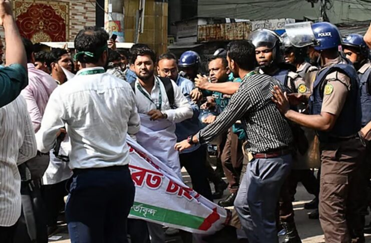 ইসলামী ব্যাংকের প্রধান অফিসের সামনে সংঘর্ষ, অনেকে আহত