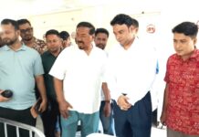 লালমোহন উপজেলা স্বাস্থ্য কমপ্লেক্স আকস্মিক পরিদর্শন করলেন স্পিকার হাফিজ উদ্দিন আহমেদ