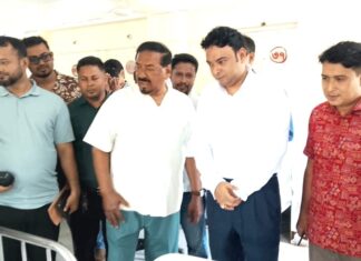 লালমোহন উপজেলা স্বাস্থ্য কমপ্লেক্স আকস্মিক পরিদর্শন করলেন স্পিকার হাফিজ উদ্দিন আহমেদ