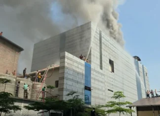টঙ্গীর ড্রাগ ইন্টারন্যাশনাল ফার্মাসিউটিক্যালসের কারখানা আগুন নিয়ন্ত্রণে যোগ দিয়েছে সেনাবাহিনী